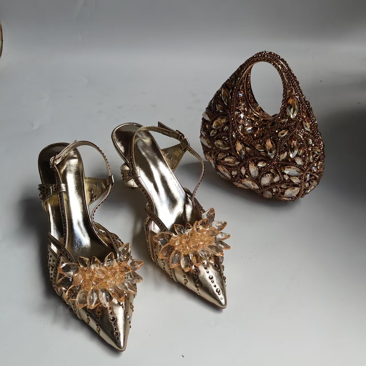 Volledig met diamanten versier - Women Shoes Heels recensie en prijs